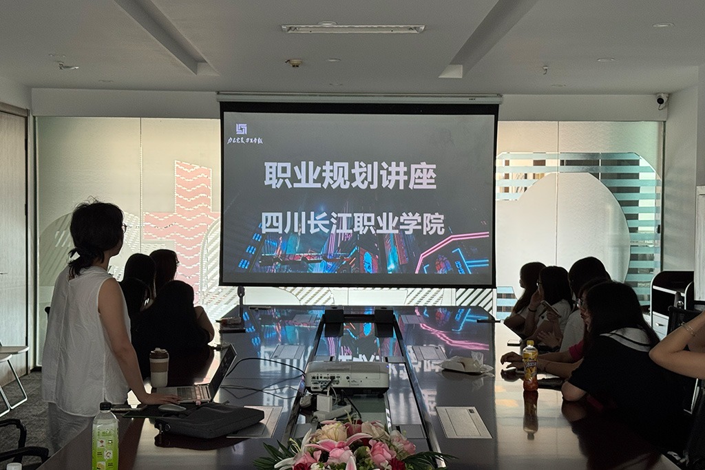 数字媒体技术专业学生走进立方集团 ，探索未来就业方向?