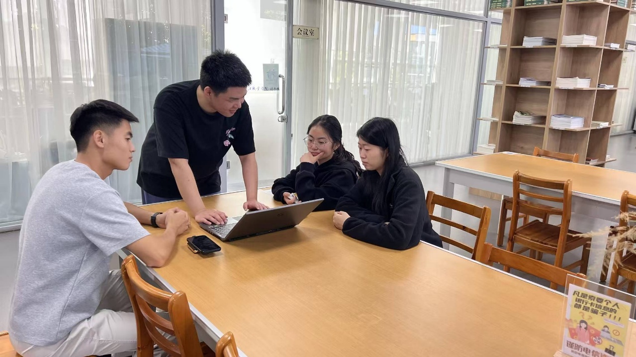 创新实践体验：搭建供需桥梁，李勇泉团队的无人机第三方服务之路