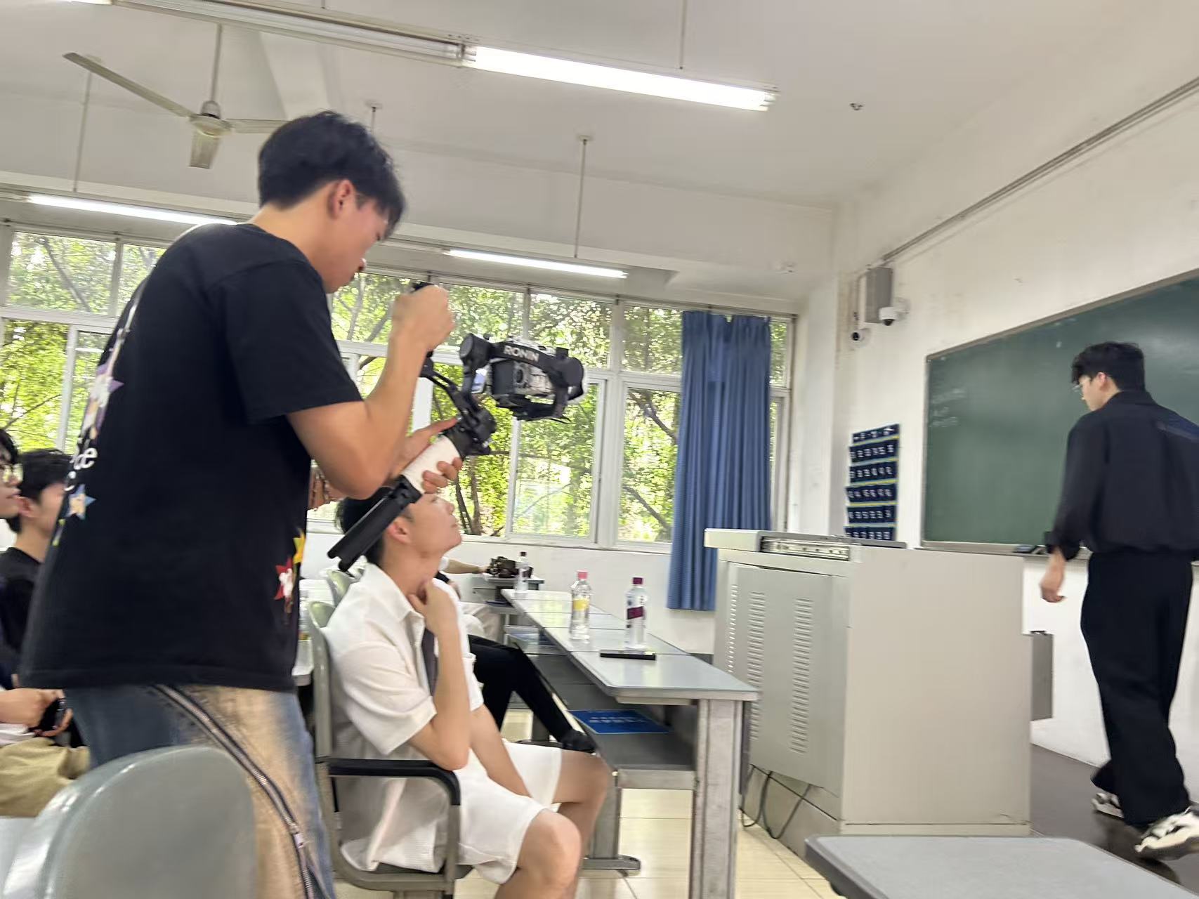 央辰伊轩文化传媒合作项目收官，学院直播运营实践再上新台阶